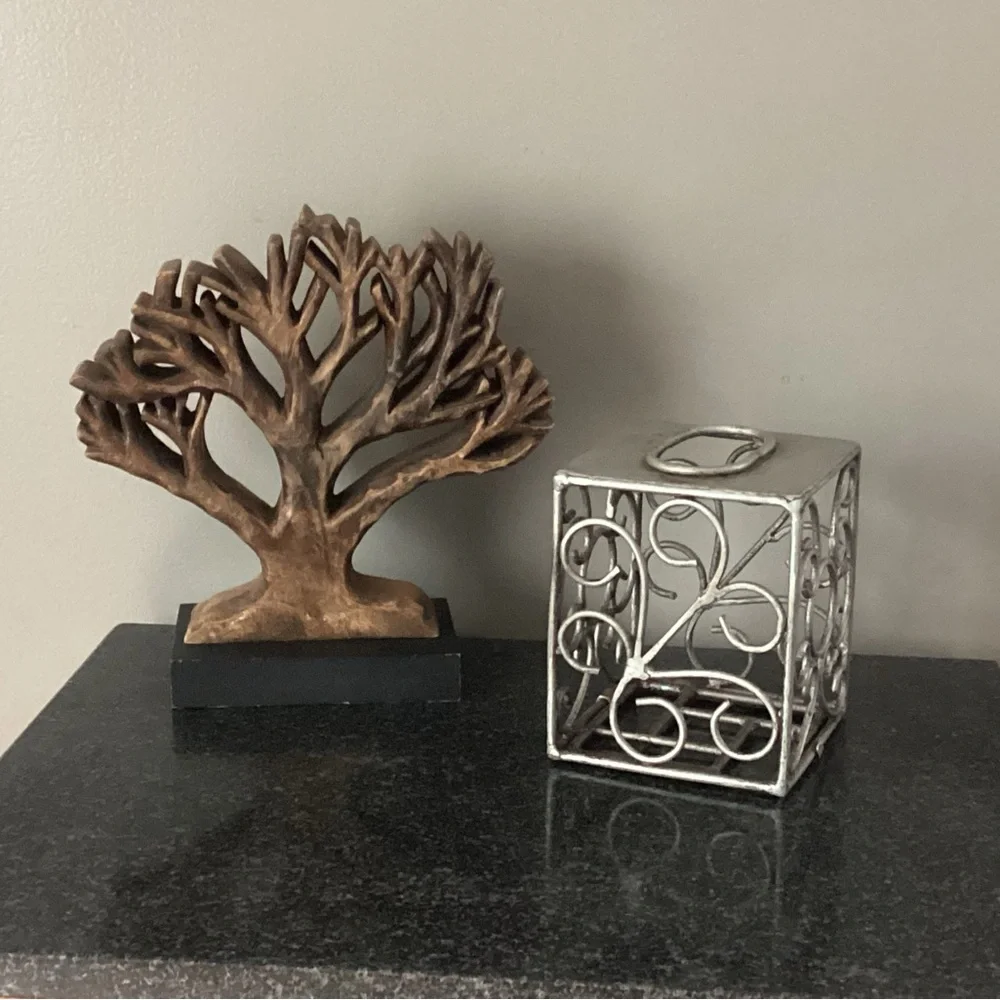 VNTG TISSUE BOX HOLDER DISTRESSED ANTIQUE SILVER WROUGHT IRON PIER 1 MEDICI LINE